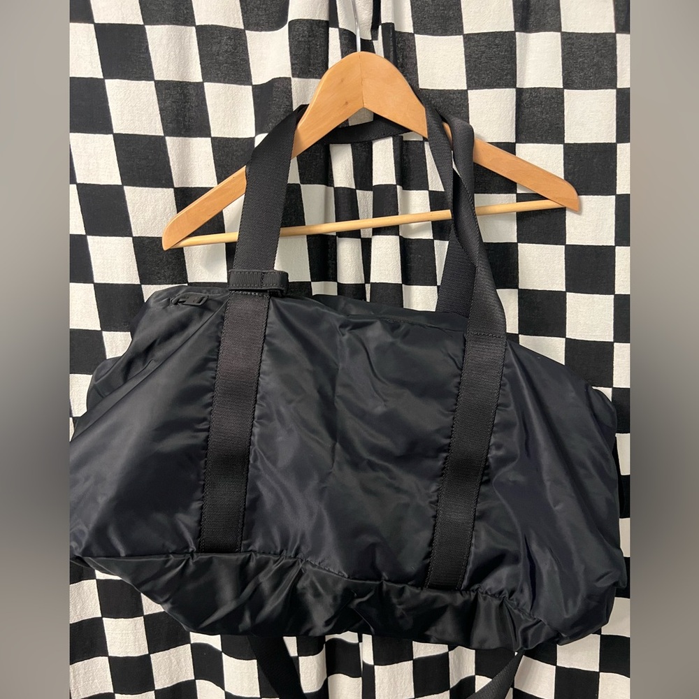 Lululemon fast track duffle bag